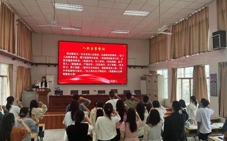 我校举行新入职教师培训启动仪式暨2025年秋季教学工作月会