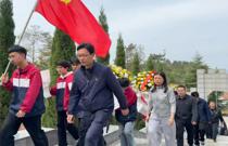 无人看见的俯身：南漳一中学子用行动告慰先烈