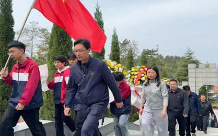 无人看见的俯身：南漳一中学子用行动告慰先烈