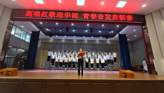南漳一中：高唱红歌迎华诞　青春奋发启新章